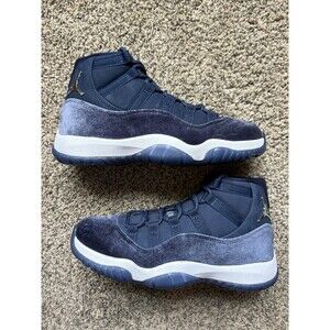 Nike Air Jordan 11 Midnight Navy Velvet Size 7.5 Women's